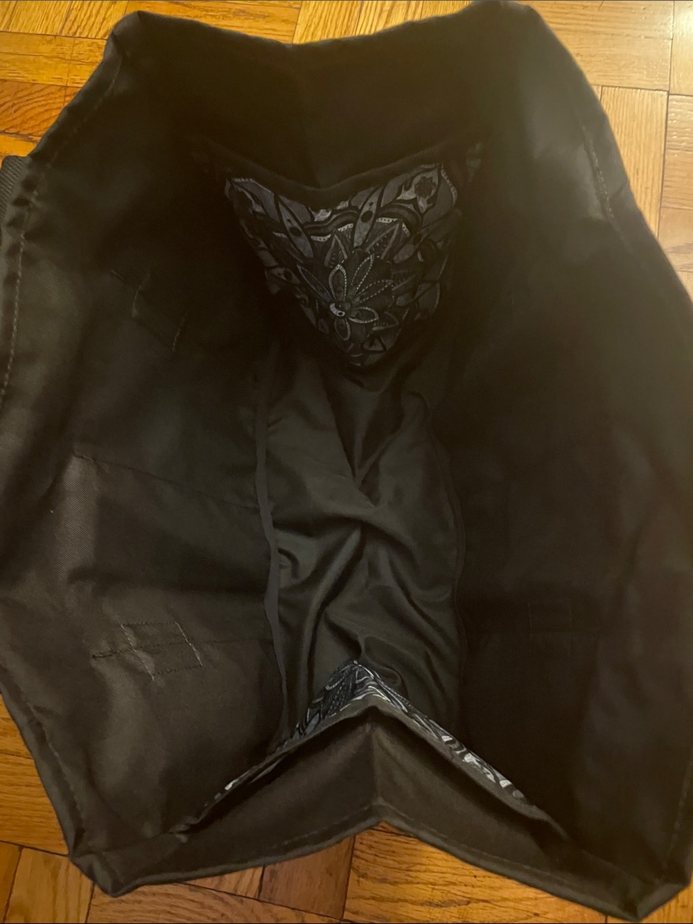 Inknburn Tote! Brand new! 14 pockets! - Picture 4 of 5